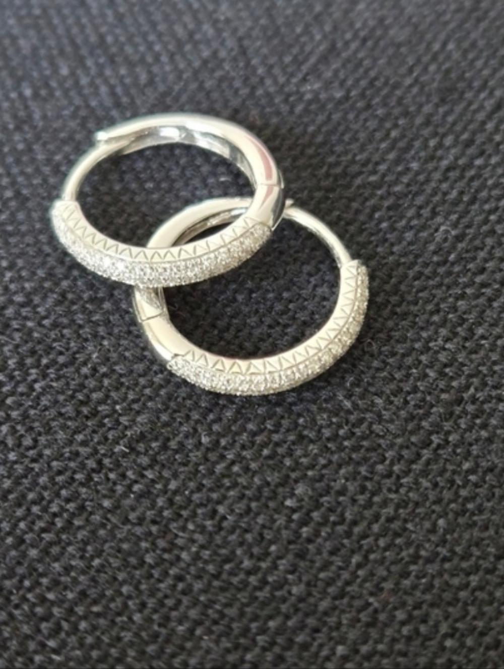 Shy Creation Hoop Earrings